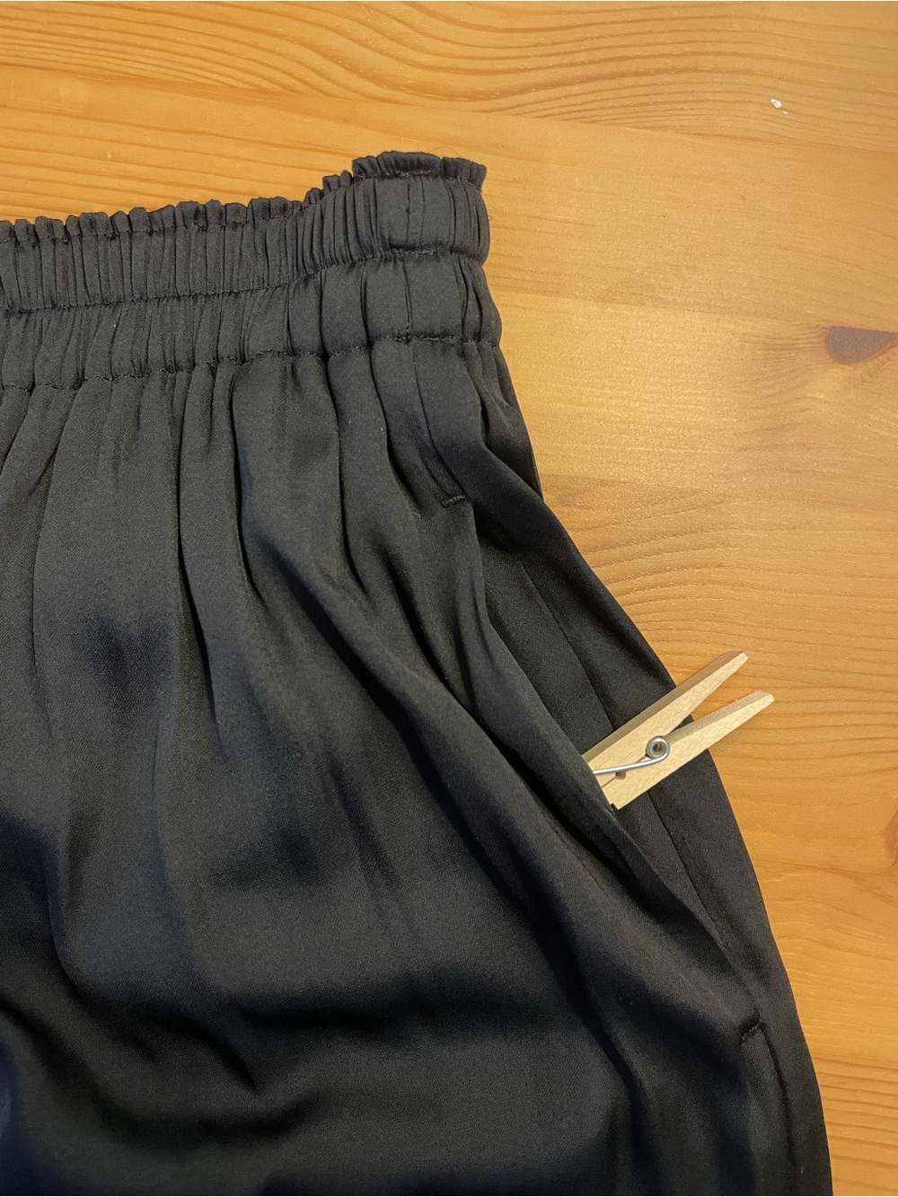 Silky soft midi 🍋 skirt, black - Picture 7 of 8
